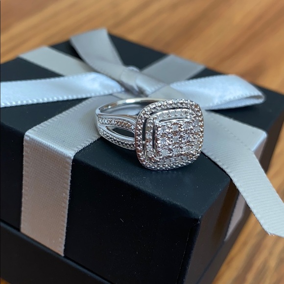 ❤️1/10cttw Diamond Ring SIZE 7 - Picture 2 of 8